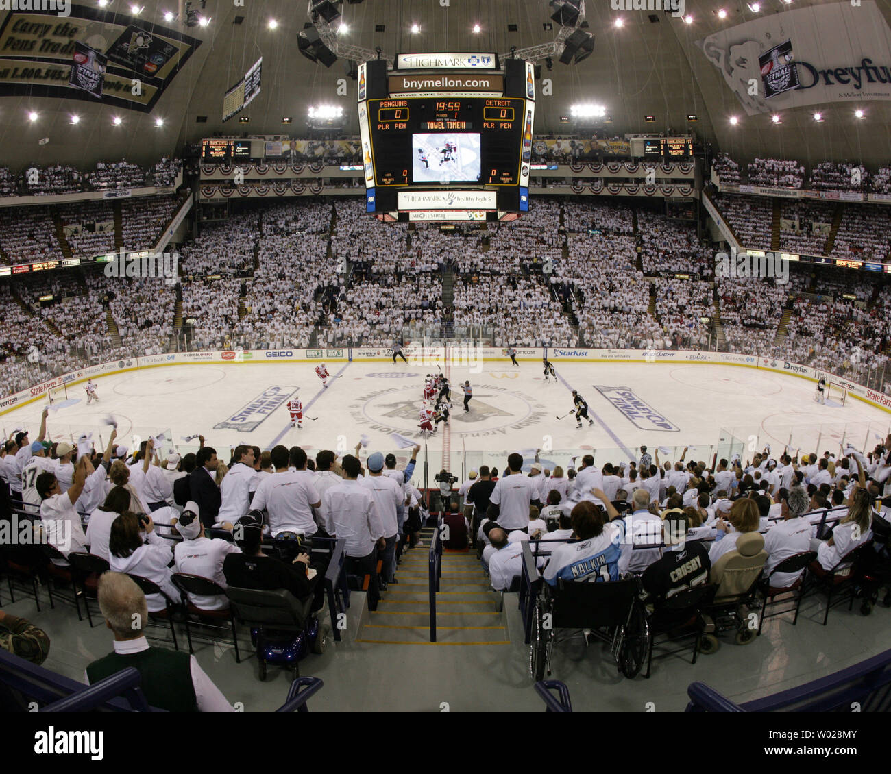 File:Pregame, Pittsburgh Penguins, Joe Louis Arena, Detroit, Michigan  (21516259589).jpg - Wikimedia Commons