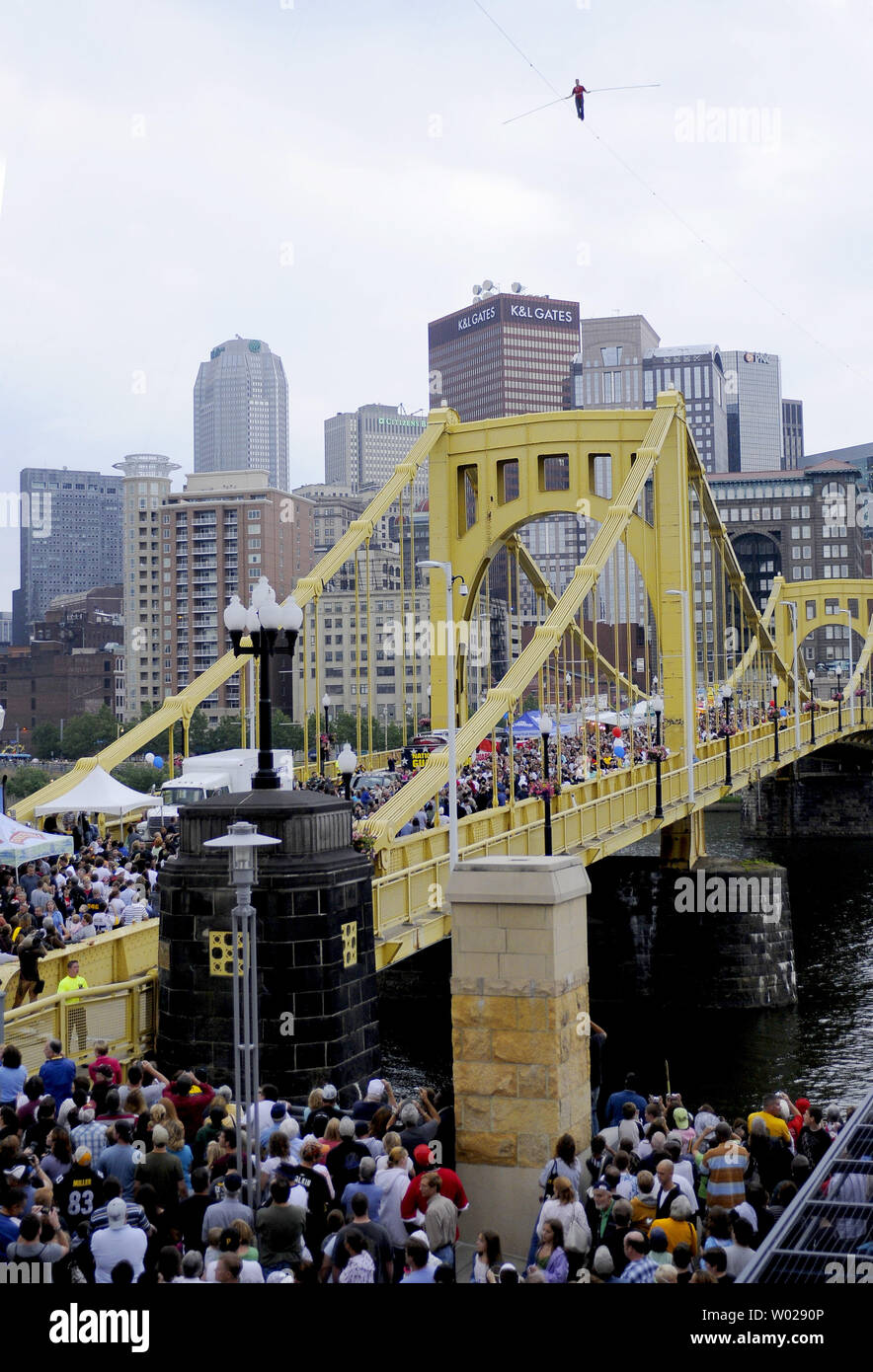 Nik Wallenda walks above the crowd a high wire 1000 feet long and 200 above the  Allegheny River and Roberto Clemente Bridge as part of the Three Rivers Regatta  in Pittsburgh on July 3, 2009. Wallenda is the seventh generation of the legendary Great Wallendas, who have performed in circus acts since the 1800s.    (UPI Photo/Archie Carpenter) Stock Photo
