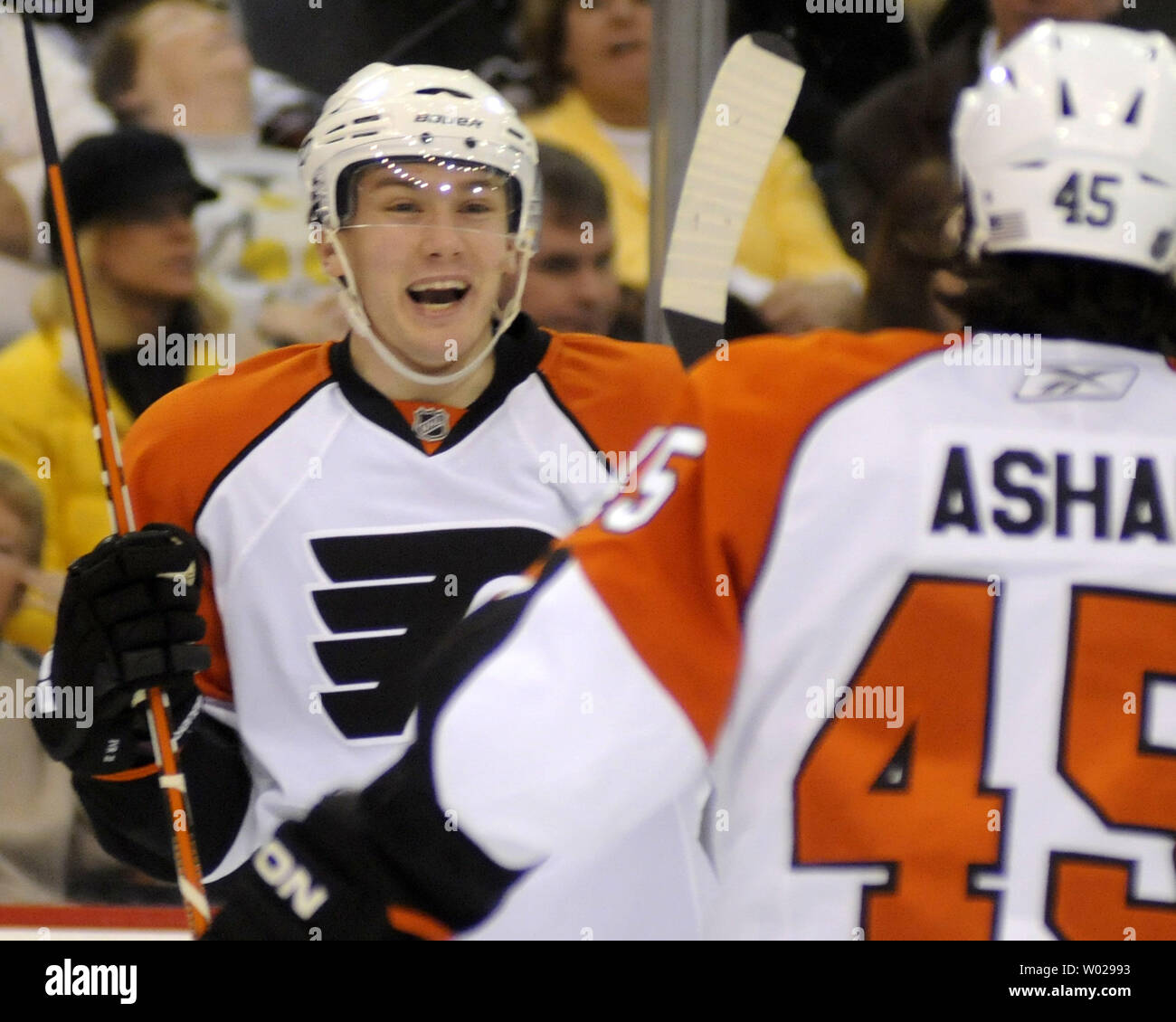 Pittsburgh Penguins Marc-Andre Fleury prevents the Philadelphia Flyers from  scoring during the third period at Mellon Arena in Pittsburgh, Pennsylvania  on October 5, 2006. (UPI Photo/Stephen Gross Stock Photo - Alamy
