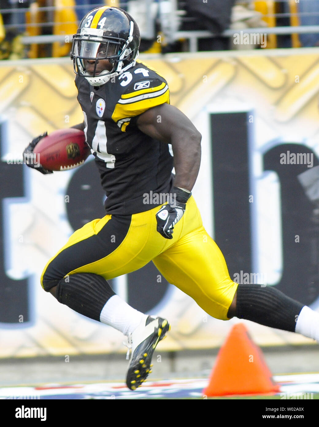 Photo: Steelers Rashard Mendenhall Runs 50 Yards for Touchdown in Overtime  Win at Pittsburgh - PIT2010091206 