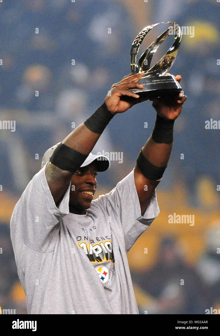 Pittsburgh Steelers' running back Rashard Mendenhall holds up the Lamar  Hunt Trophy after the Steelers defeated the New York Jets 24-19, winning  the AFC Championship, at Heinz Field in Pittsburgh, Pennsylvania on