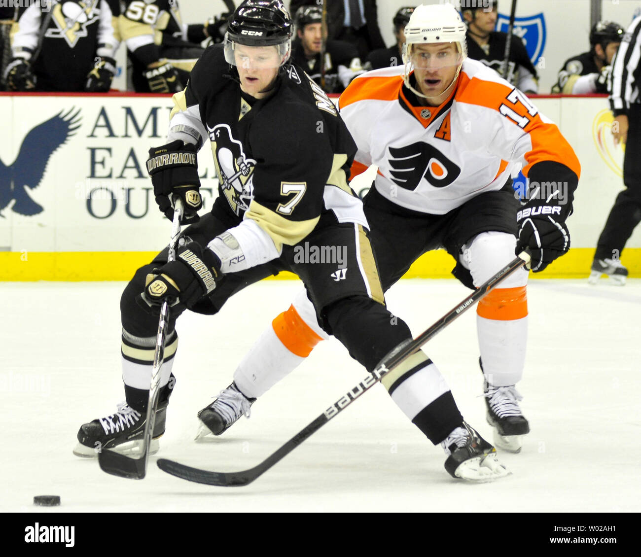 Pittsburgh Penguins' Jeff Carter (77) prepares for a face-off during an NHL  hockey game against the Philadelphia Flyers in Pittsburgh, Thursday, April  15, 2021. (AP Photo/Gene J. Puskar Stock Photo - Alamy