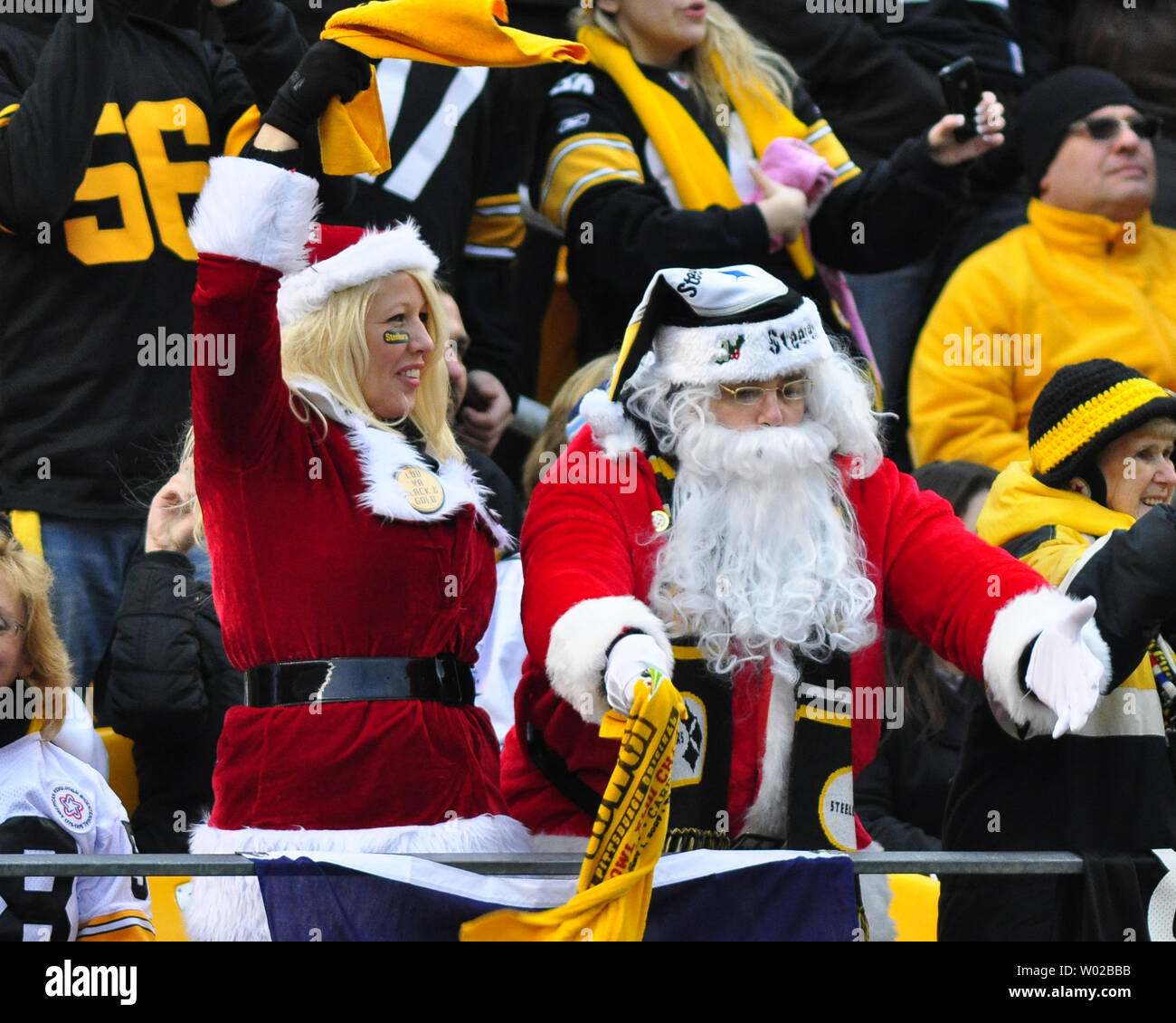 Mr and mrs claus hi-res stock photography and images - Alamy