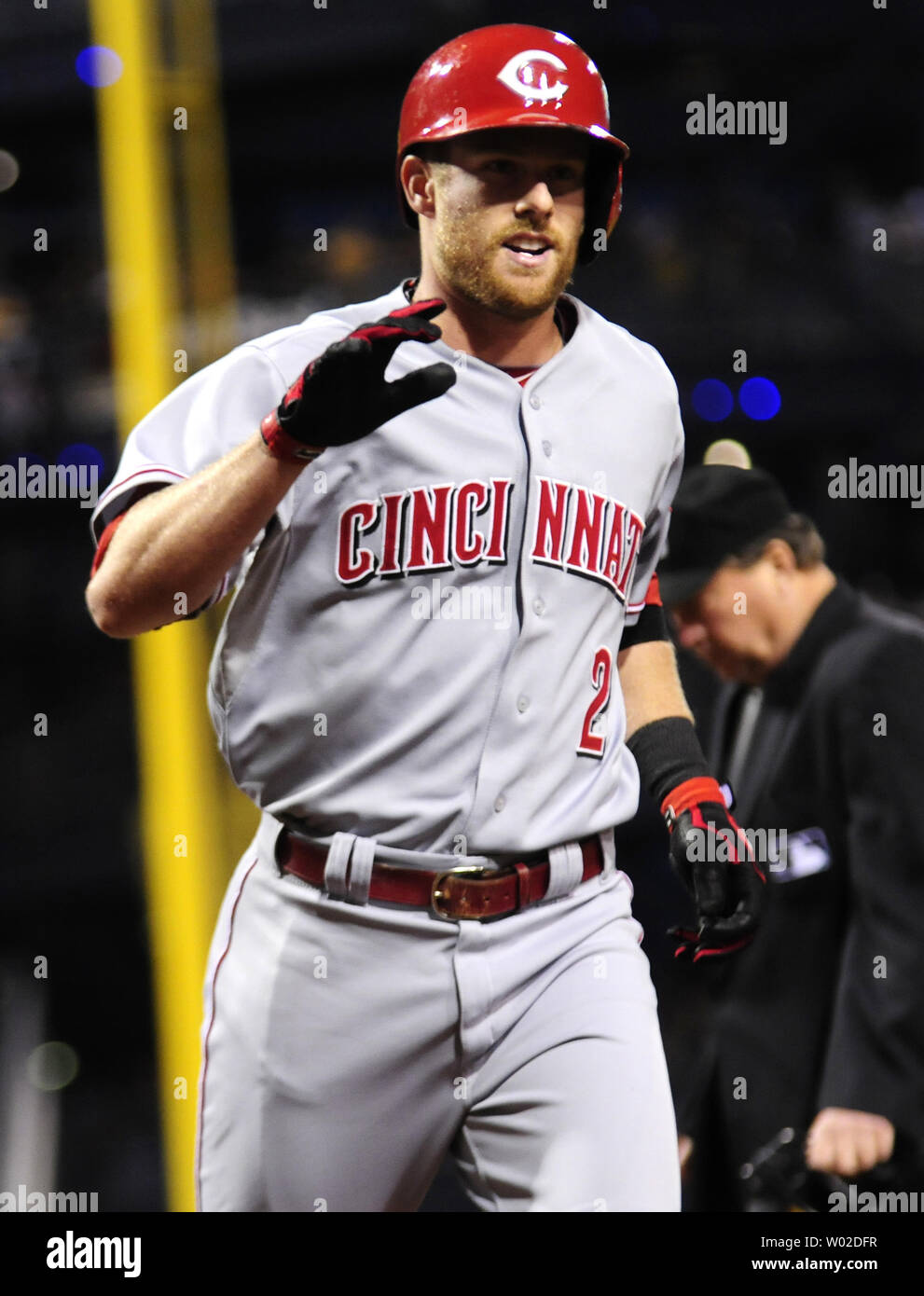 cincinnati-reds-shortstop-zack-cozart-2-crosses-home-plate-after