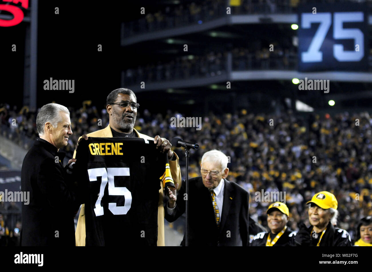 Former Pittsburgh Steelers "Mean" Joe Green joins Steelers President Art  Rooney II (l) and Steelers Chairman Dan Rooney (r) on the field for a  special ceremony at half-time to celebrate the retiring