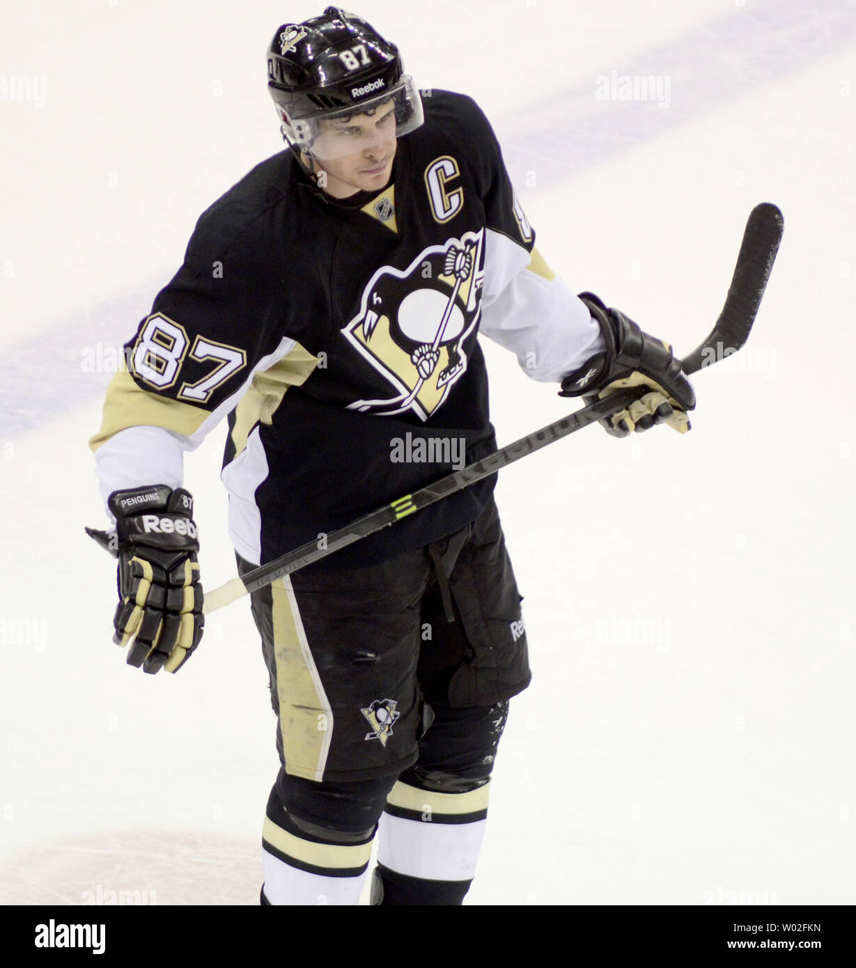 Pittsburgh Penguins center Sidney Crosby (87) during the NHL game between  the Pittsburgh Penguins and the Carolina Hurricanes at the PNC Arena Stock  Photo - Alamy