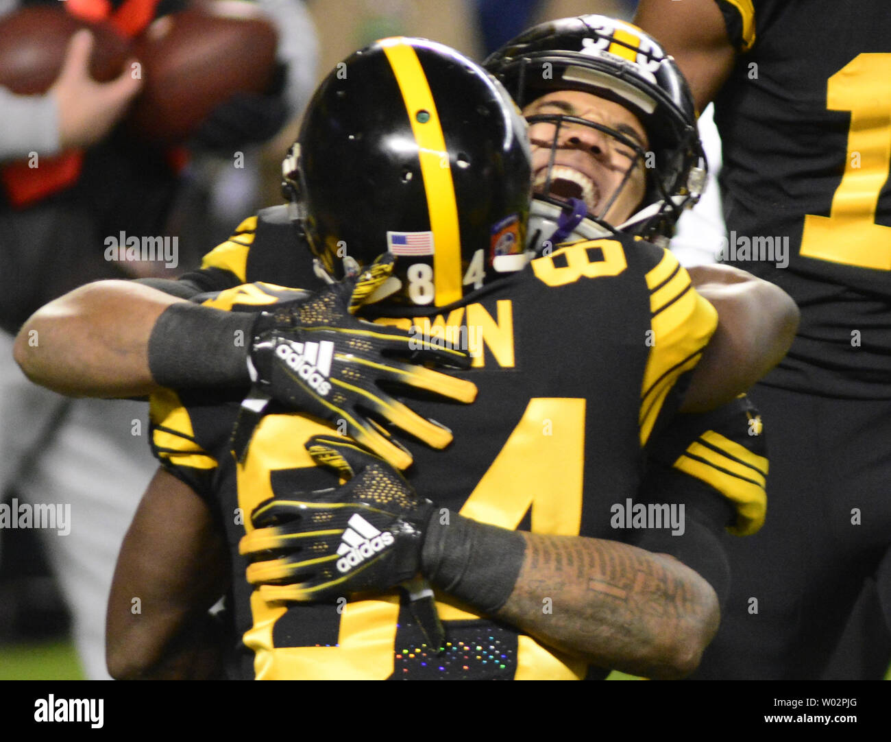 Antonio brown running hi-res stock photography and images - Alamy