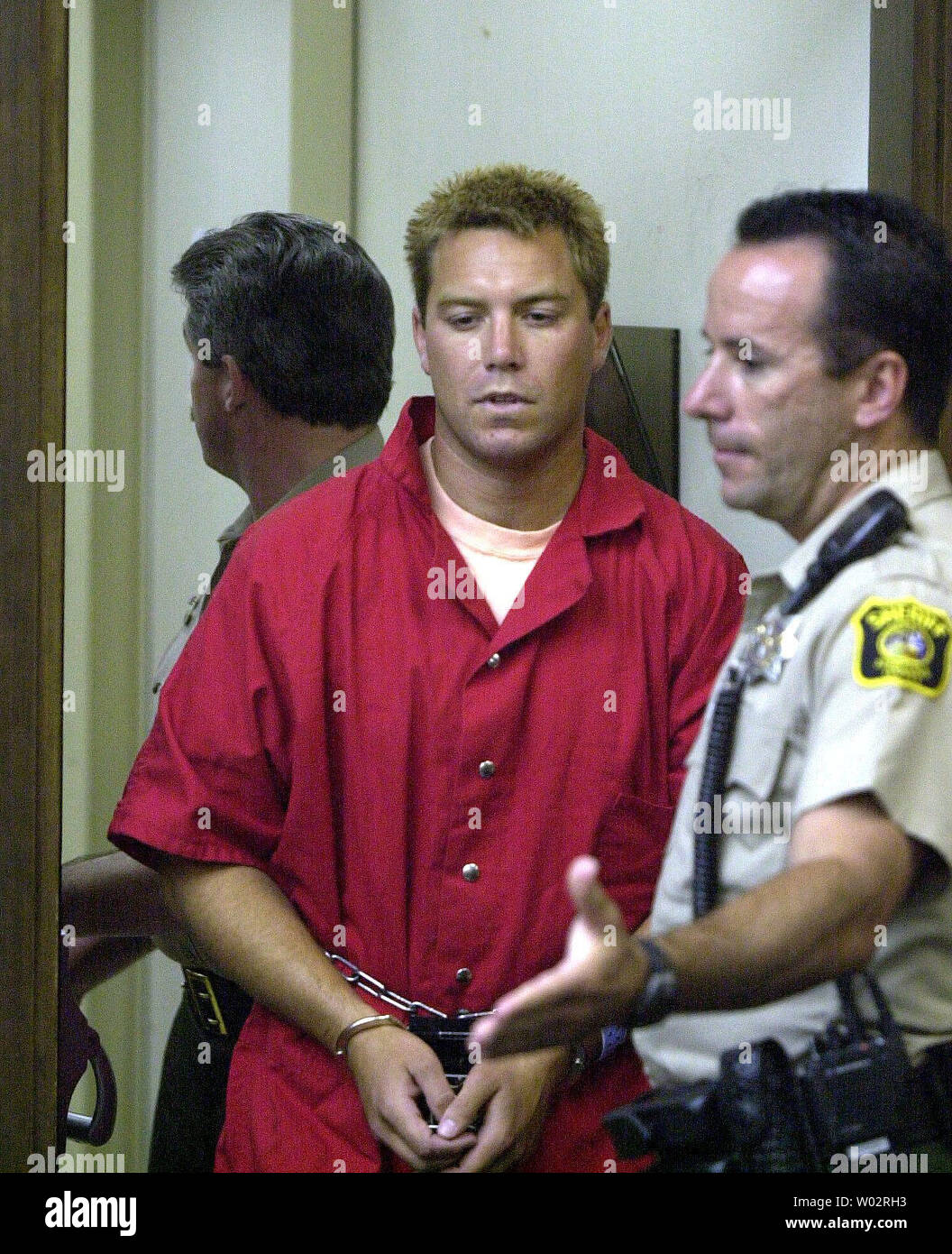 Scott Peterson is led into the Stanislaus County Superior Court on April 21, 2003 for his arraignment for the murder of his wife Laci and their unborn son.   (UPI Photo/The Modesto Bee) Stock Photo