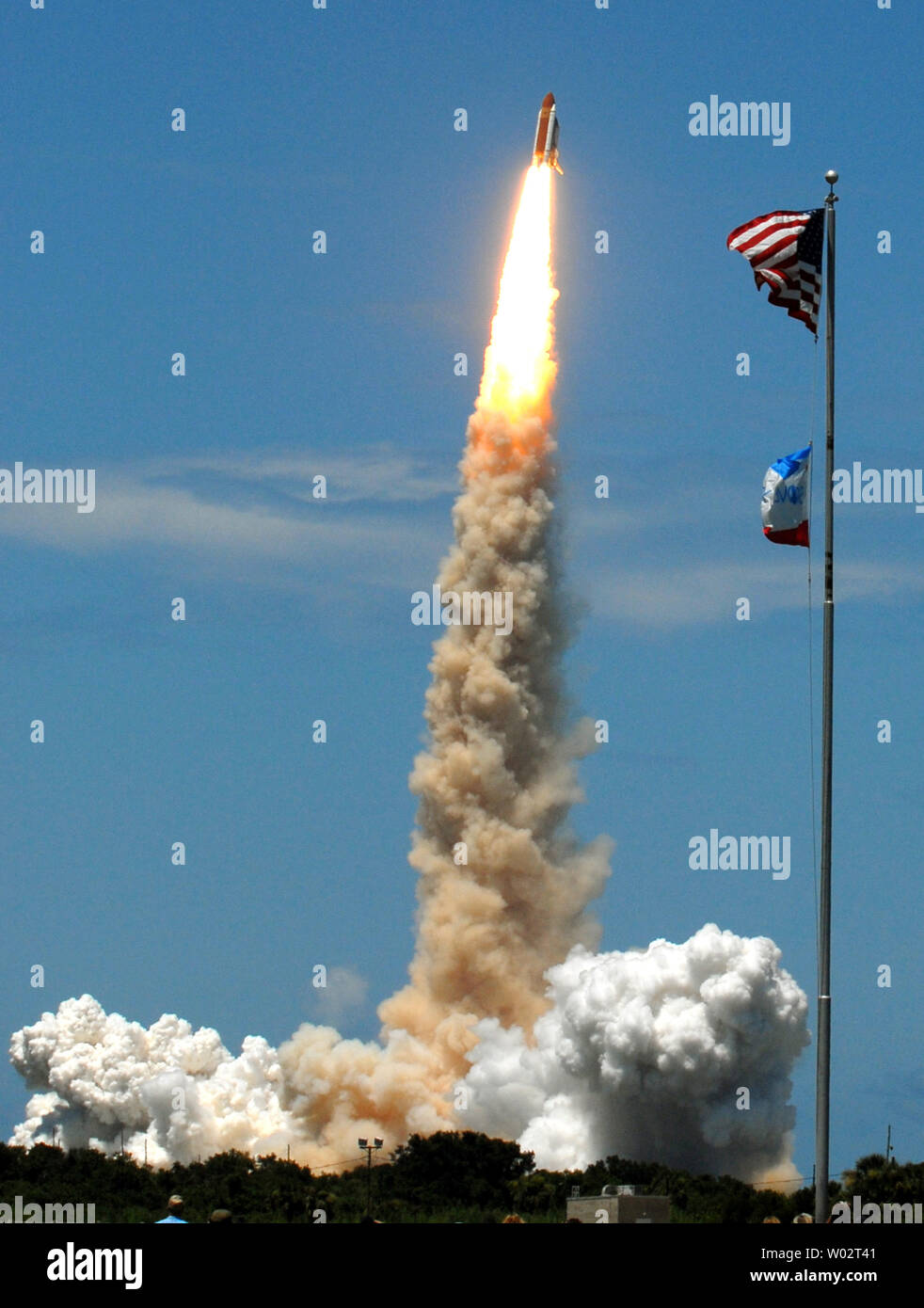 The Space Shuttle Discovery lifts off from Kennedy Space Center for ...