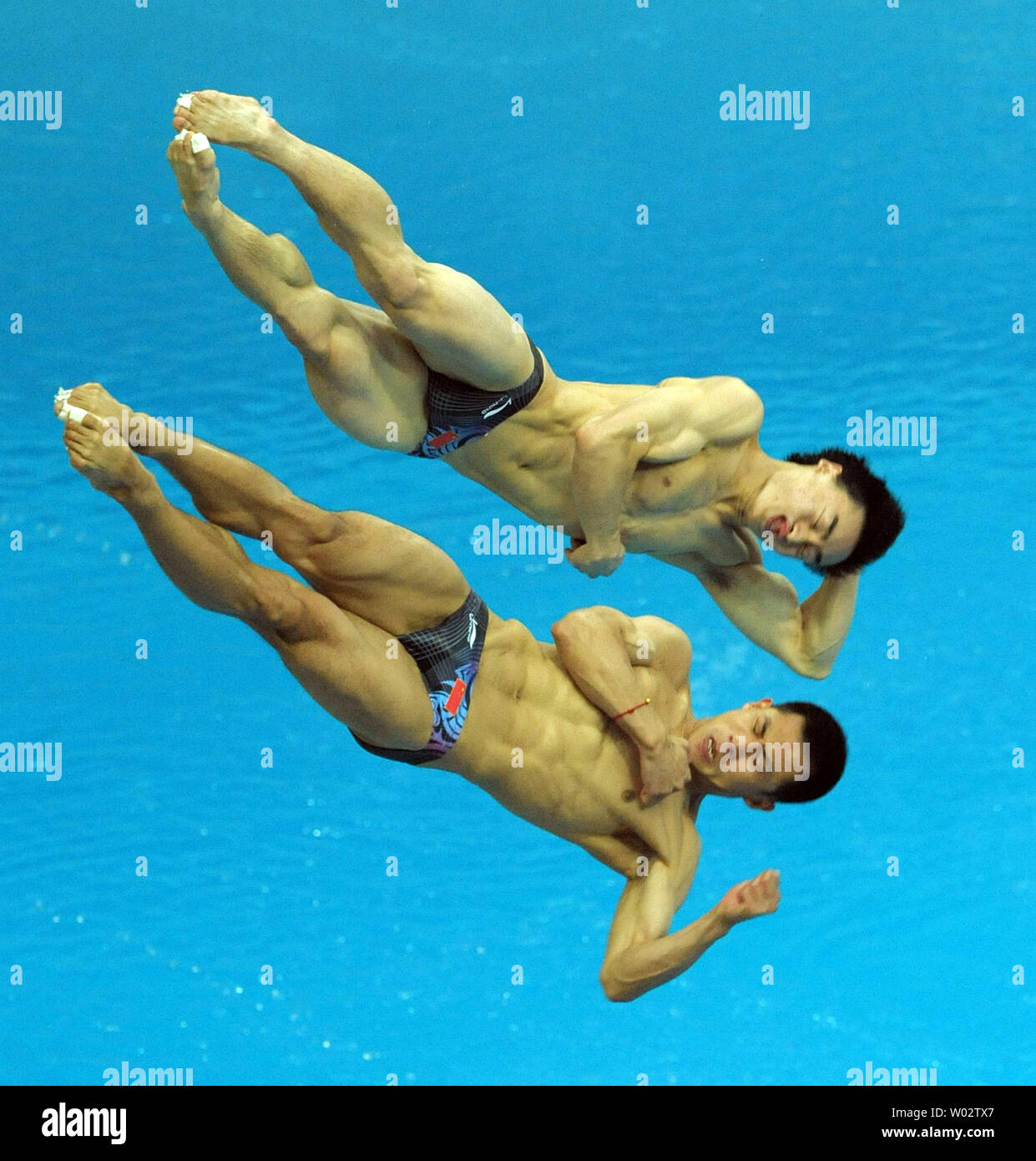 China's Feng Wang and Kai Qin take gold in the Men's Synchronised 3M ...