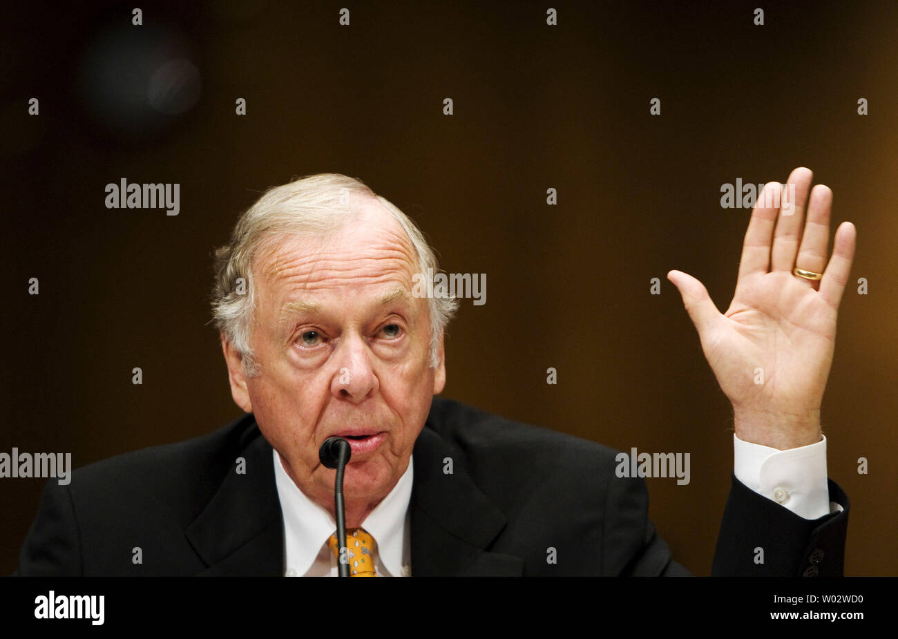 Oil billionaire T. Boone Pickens testifies before the Senate Homeland Security and Governmental Affairs Committee about alternative energy plans for the United States on July 22, 2008 on Capitol Hill in Washington. After making billions of dollars as an oil speculator, Pickens wants to promote the use of American technology, including wind turbines, and alternative energy to reduce the U.S. dependency on foreign oil. (UPI Photo/Patrick D. McDermott) Stock Photo