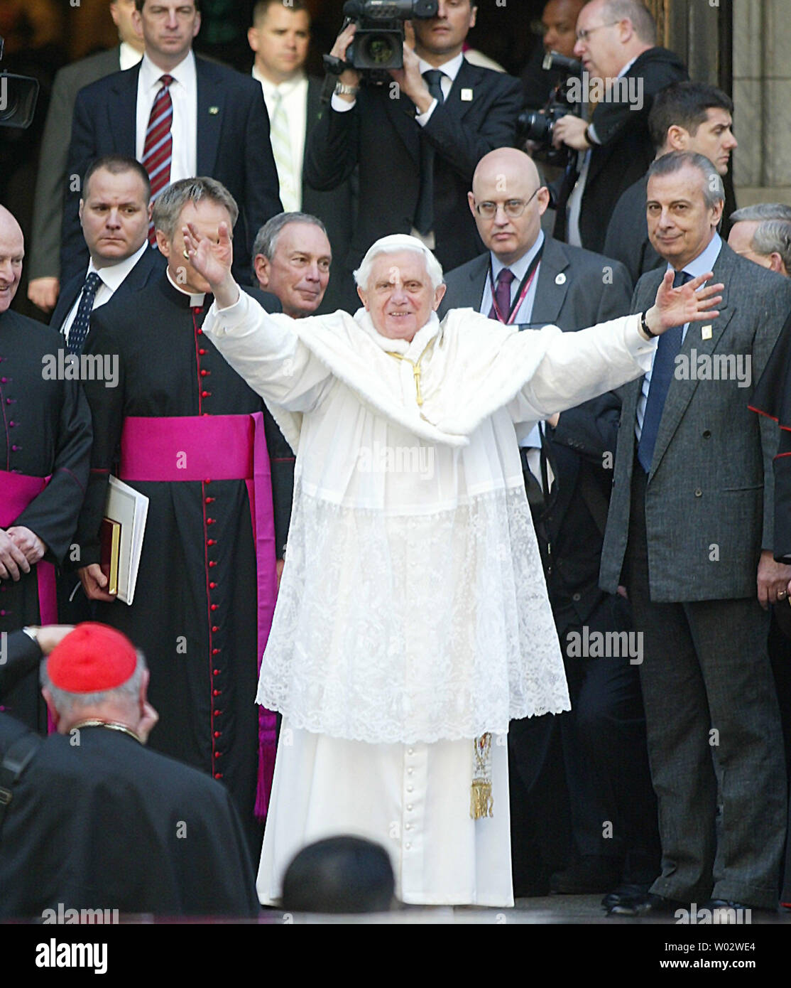 Pope Benedict XVI arrives to celebrate Mass at St. Patrick's Cathedral ...