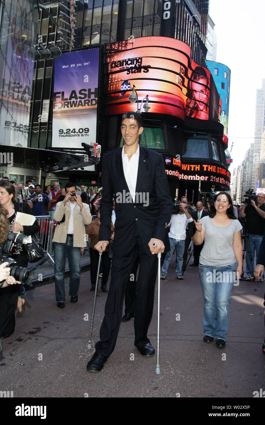 Сун минмин китай. Рост метр 52. Огромный человек. Рост метр 7. Япония люди.