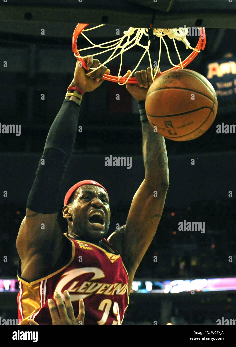Cleveland Cavaliers' LeBron James dunks the ball against the Washington Wizards at the Verizon Center in Washington on November 18, 2009. UPI/Kevin Dietsch Stock Photo