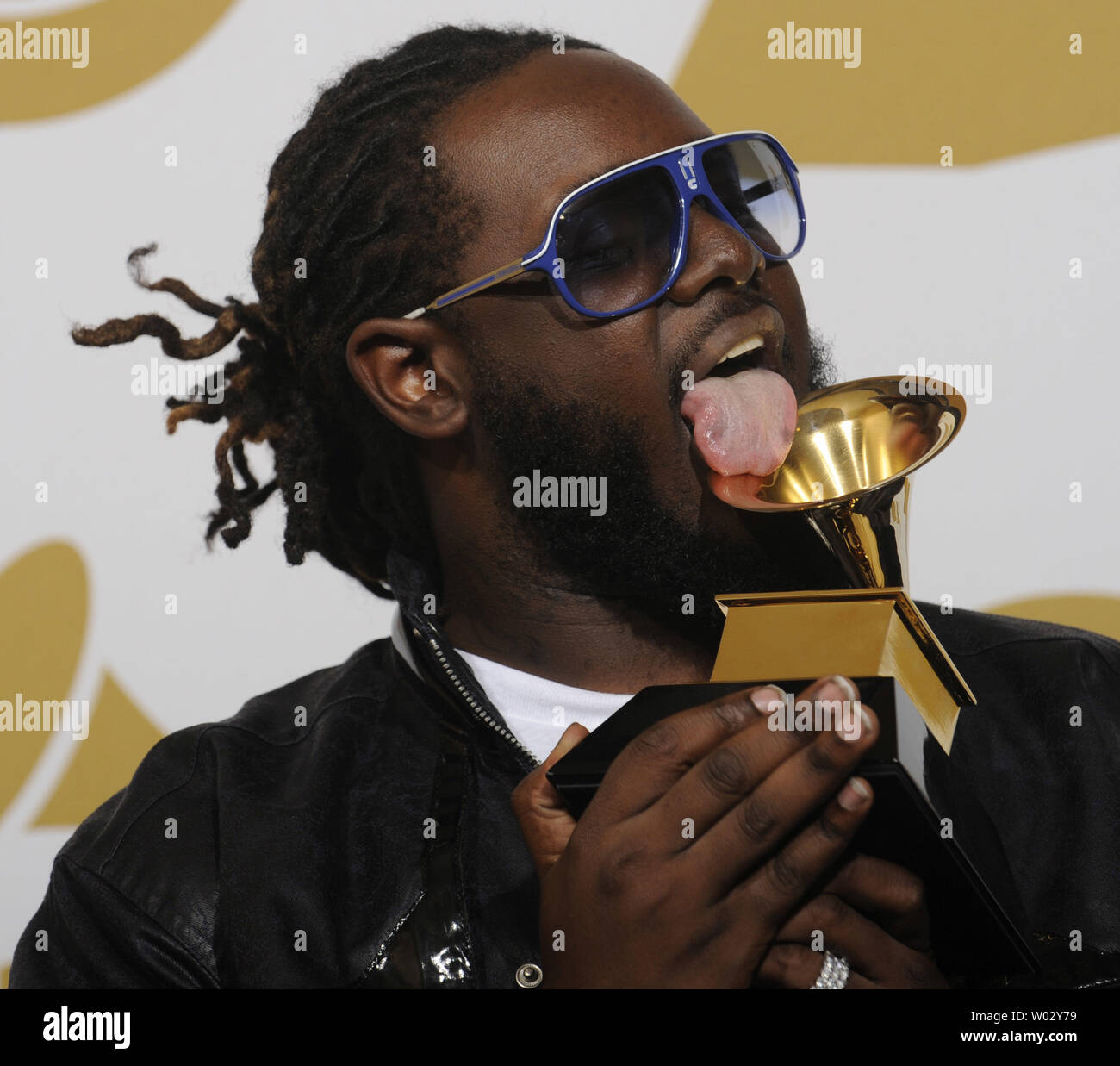 T-Pain tounges the best R&B permormance trophy at the 52nd annual Grammy Awards at the Staples Center in Los Angeles on January 31, 2010.   UPI/Phil McCarten Stock Photo