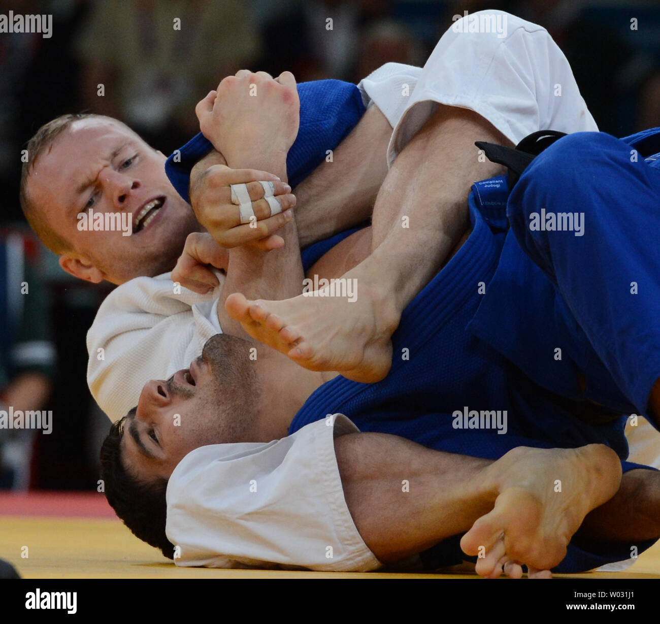 Leg lock hi-res stock photography and images - Alamy