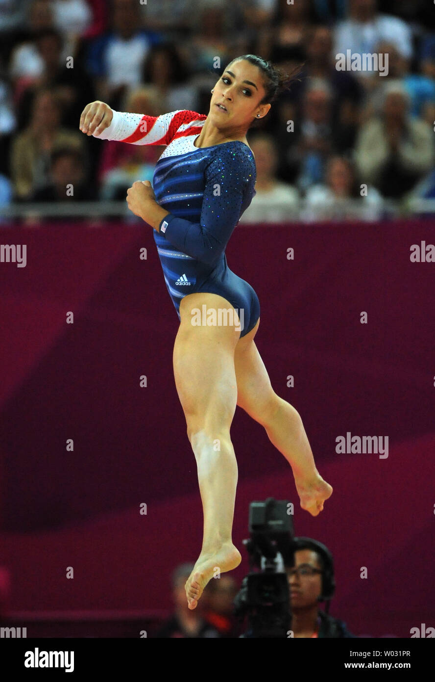 Usa S Alexandra Raisman Performs Her Gold Medal Routine On The