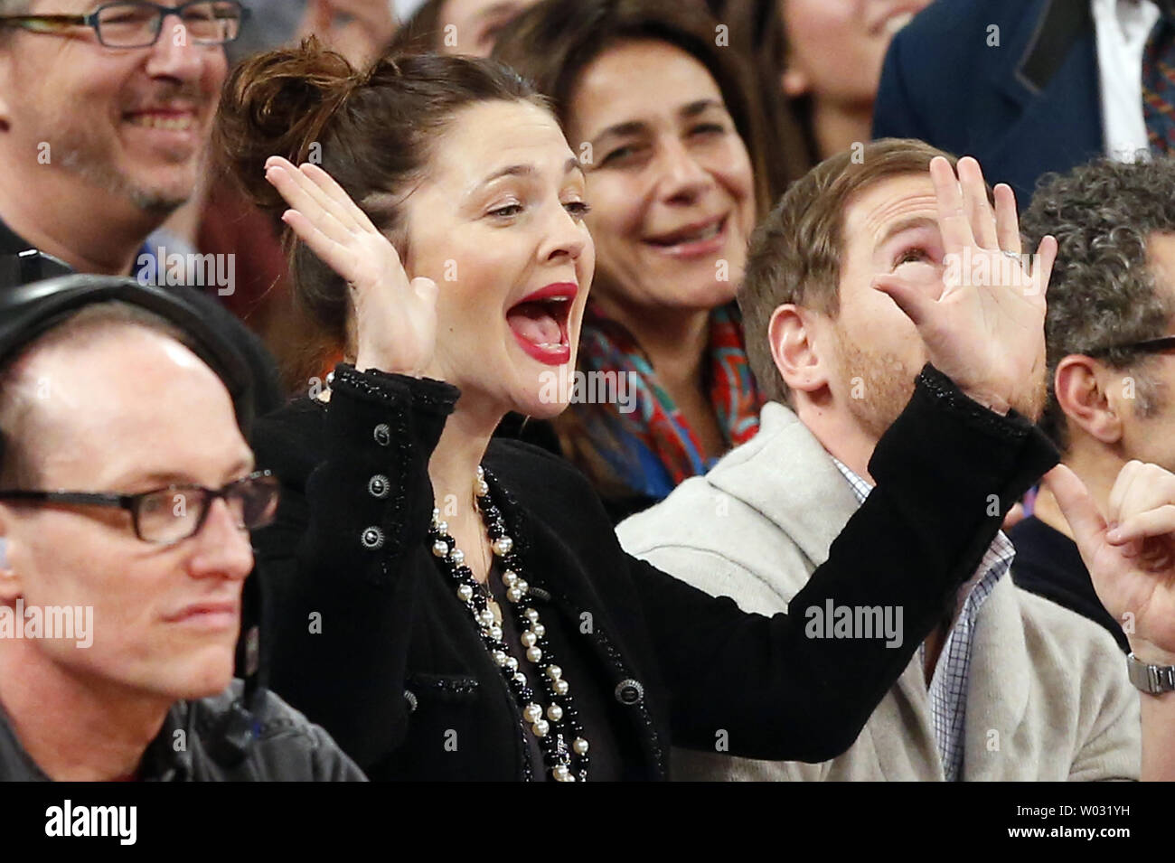 LOS ANGELES, MAY 21 - Will Kopelman, Drew Barrymore at the Blended Premiere  at TCL Chinese Theater on May 21, 2014 in Los Angeles, CA 10113998 Stock  Photo at Vecteezy