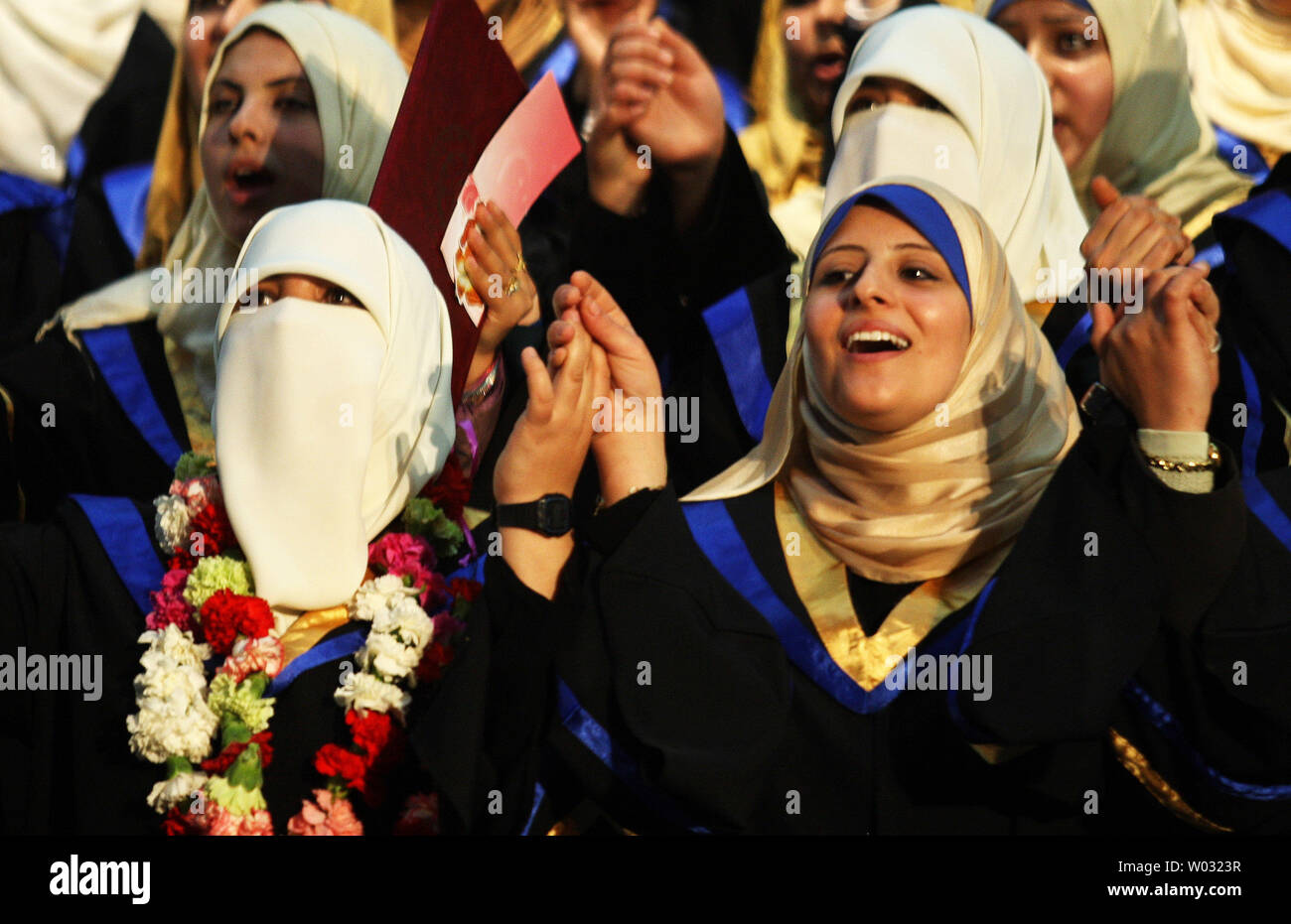 Palestinian students attend a graduation ceremony at Islamic University ...