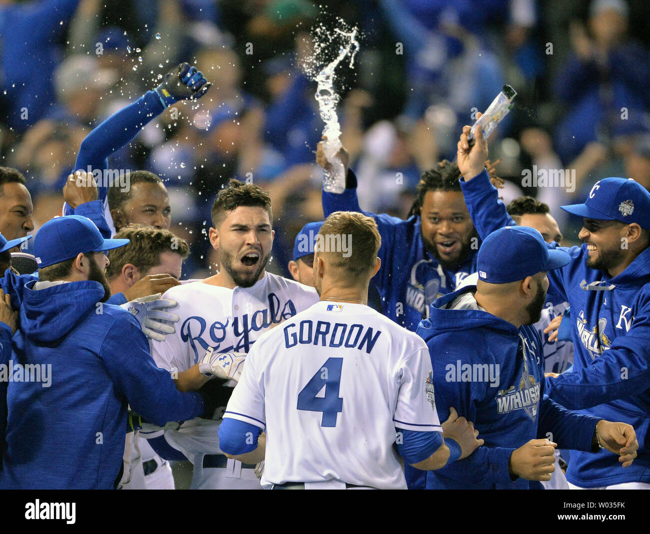 Royals Beat Mets 5-4 in 14th Inning of First World Series Game