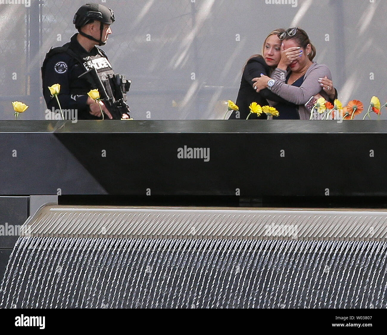 911 ground zero guard hi-res stock photography and images - Alamy