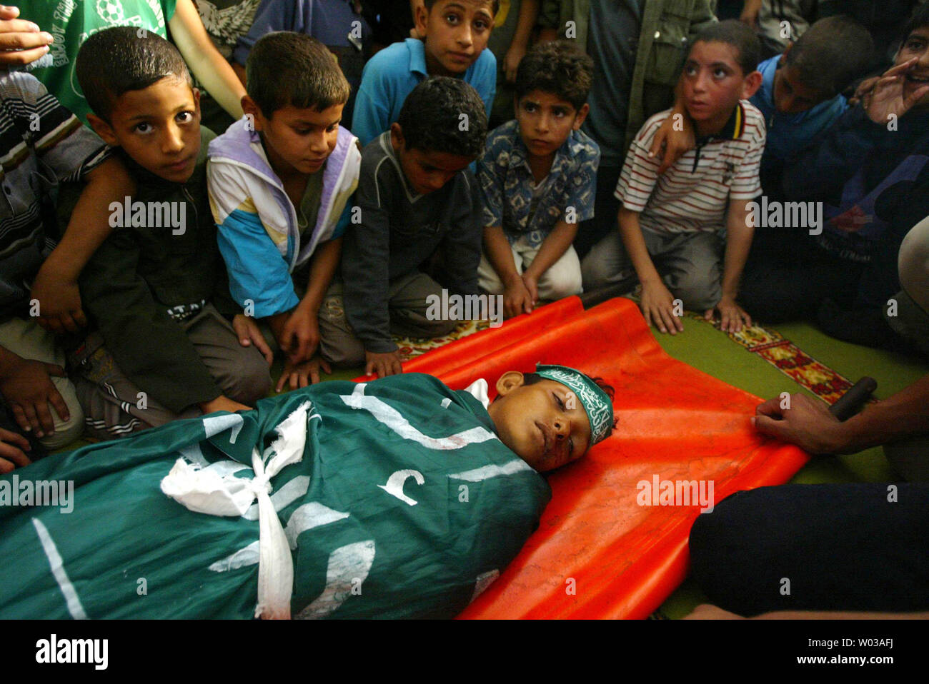 Relatives of ten-year-old Palestinian Mahmoud Kayed attend his funeral ...