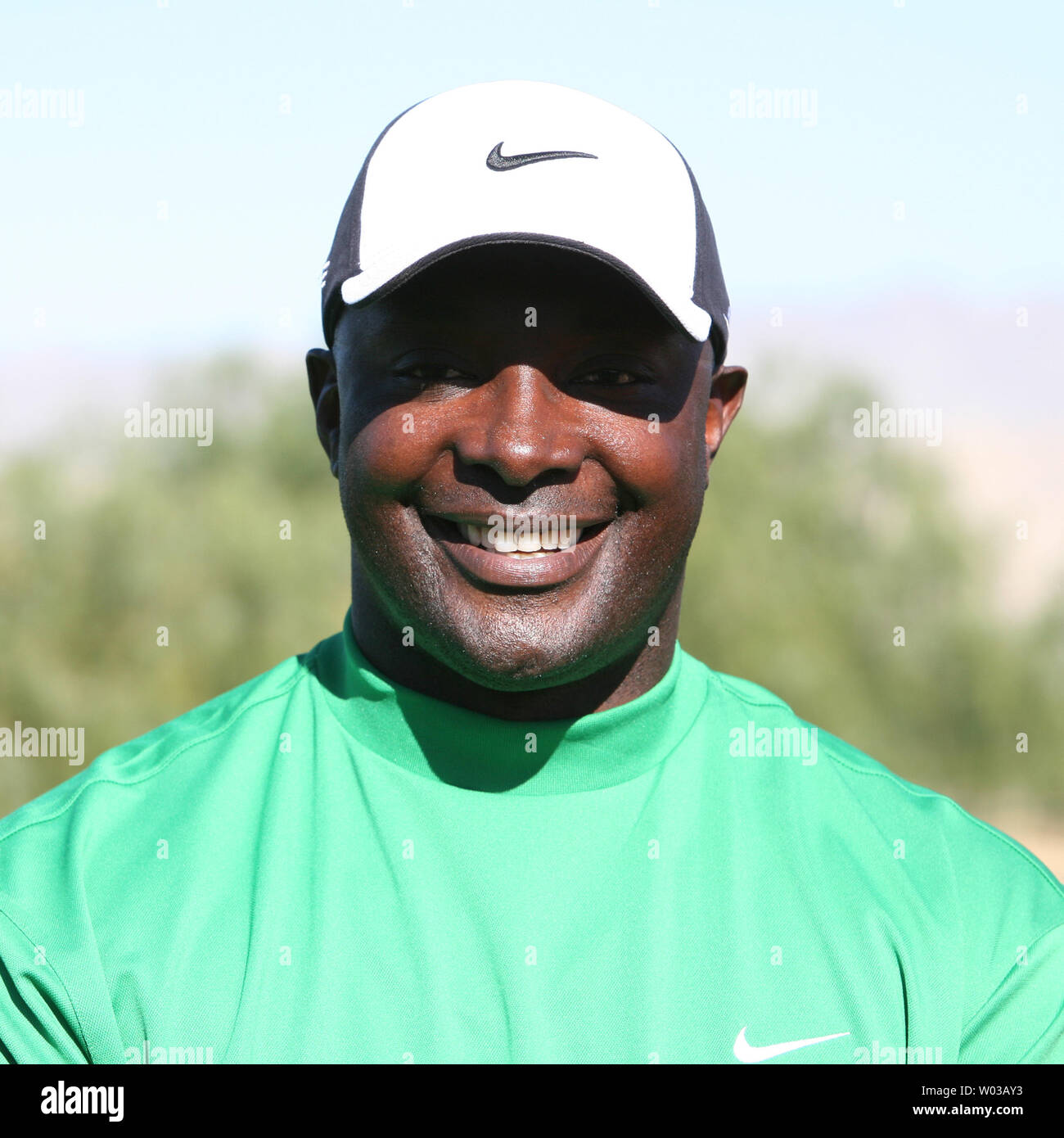 Former NFL wide receiver Sterling Sharpe arrives at the first tee during the Bob Hope Chrysler Classic in Palm Desert, California on January 19, 2008.   The tournament teams professional and amateur golfers with celebrities and has been raising money for a variety of charities since 1960.   (UPI Photo/ David Silpa) Stock Photo