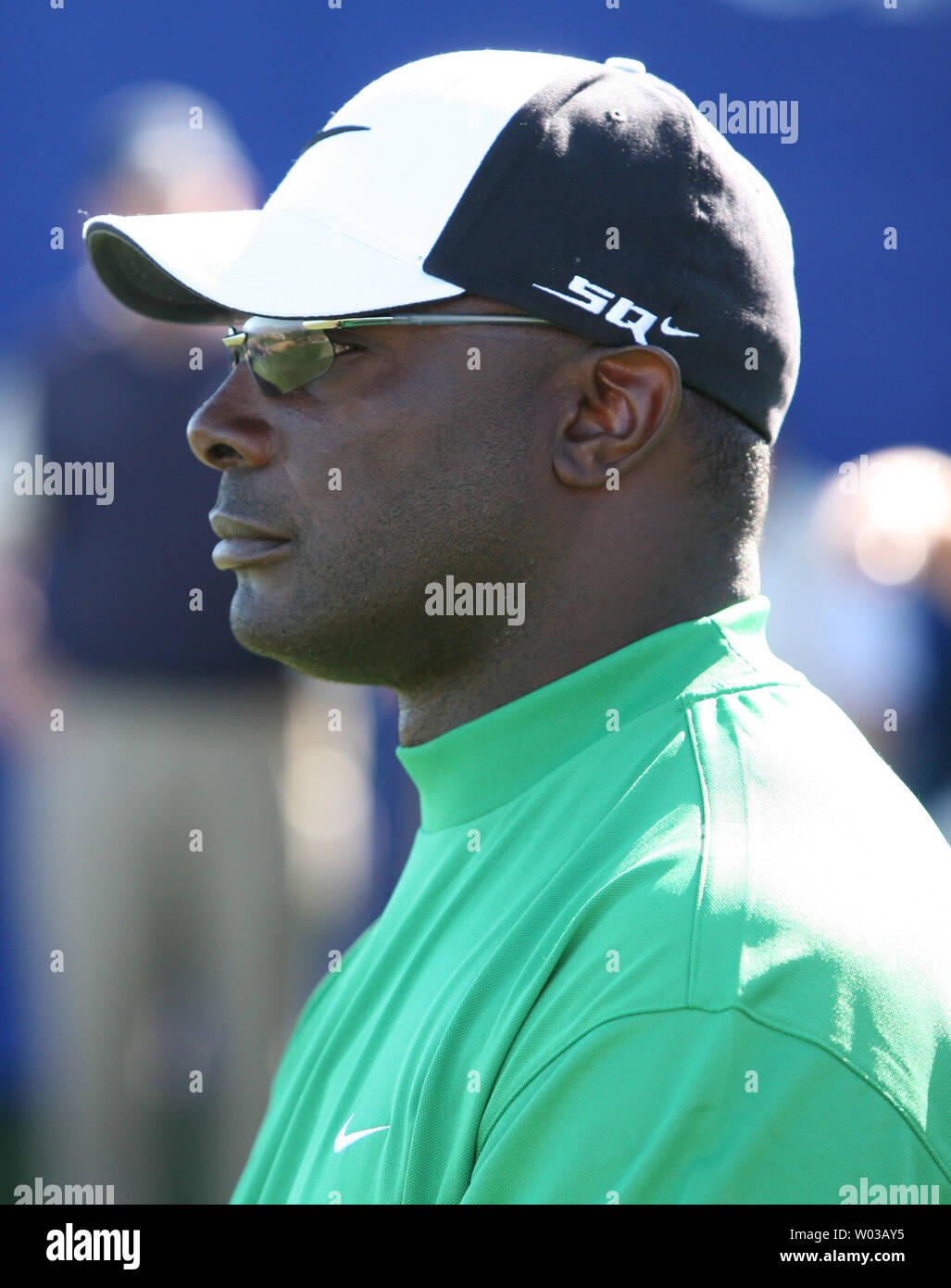 Former NFL wide receiver Sterling Sharpe arrives at the first tee during the Bob Hope Chrysler Classic in Palm Desert, California on January 19, 2008.   The tournament teams professional and amateur golfers with celebrities and has been raising money for a variety of charities since 1960.   (UPI Photo/ David Silpa) Stock Photo