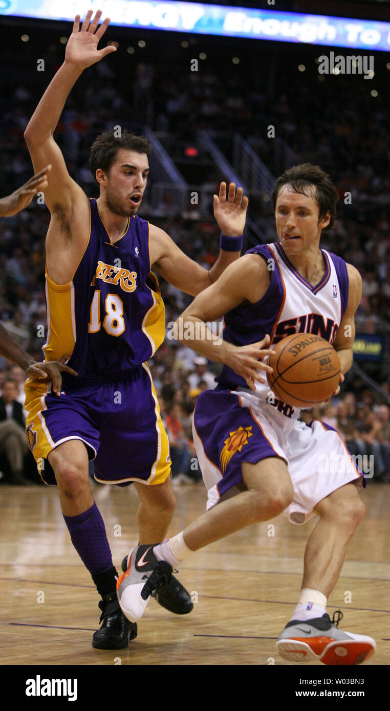 Phoenix Suns guard Steve Nash (right) puts on the breaks while Los Angeles Lakers  Sasha Vujacic (18) of Slovenia tries to guard him during second half action at US Airways Center in Phoenix, Arizona on April 13, 2007.  The Suns defeated the Lakers 93-85. (UPI Photo/Art Foxall) Stock Photo