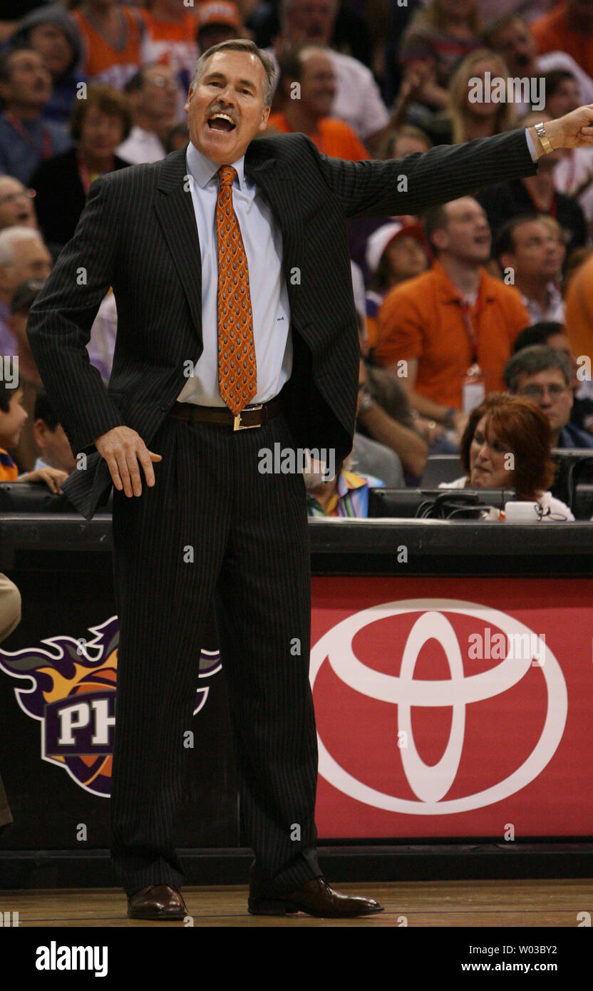 Phoenix suns coach mike dantoni hi-res stock photography and images - Alamy