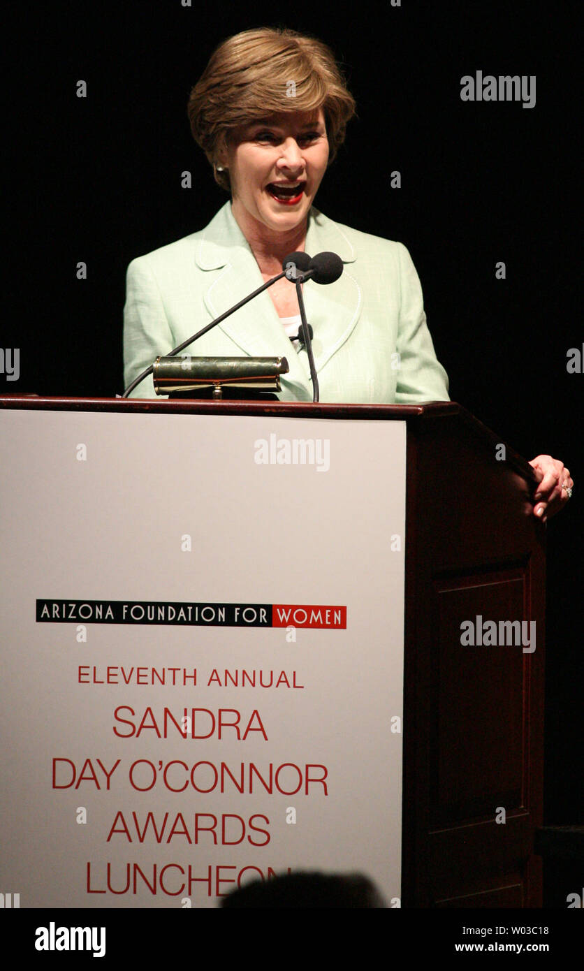 First Lady Laura Bush speaks during the Sandra Day O'Conner Awards Luncheon at the Arizona Biltmore Resort and Spa in Phoenix on May 25, 2007.  (UPI Photo/Art Foxall) Stock Photo