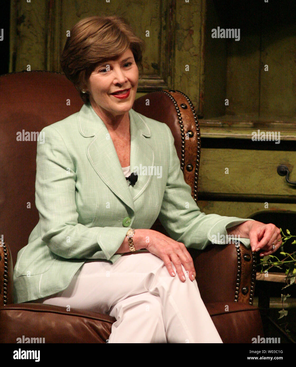 First Lady Laura Bush participates in an interview during the Sandra Day O'Conner Awards Luncheon at the Arizona Biltmore Resort and Spa in Phoenix on May 25, 2007.  (UPI Photo/Art Foxall) Stock Photo