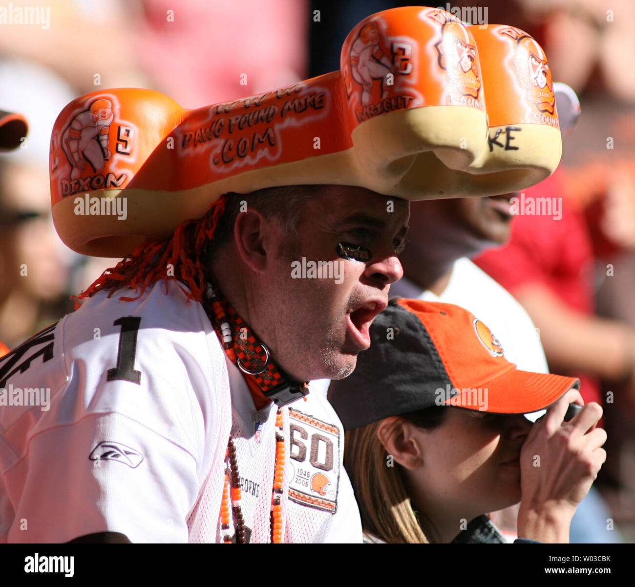 Cleveland Browns fans watch warm ups before the start of thegame between the Arizona Cardinals and Cleveland Browns at University of Phoenix Stadium in Glendale, Arizona December 2, 2007. (UPI Photo/Art Foxall) Stock Photo