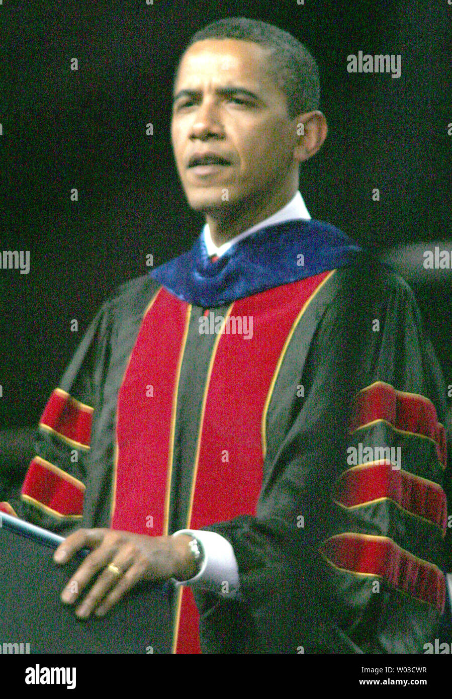 President Barack Obama gives the commencement address at Arizona State