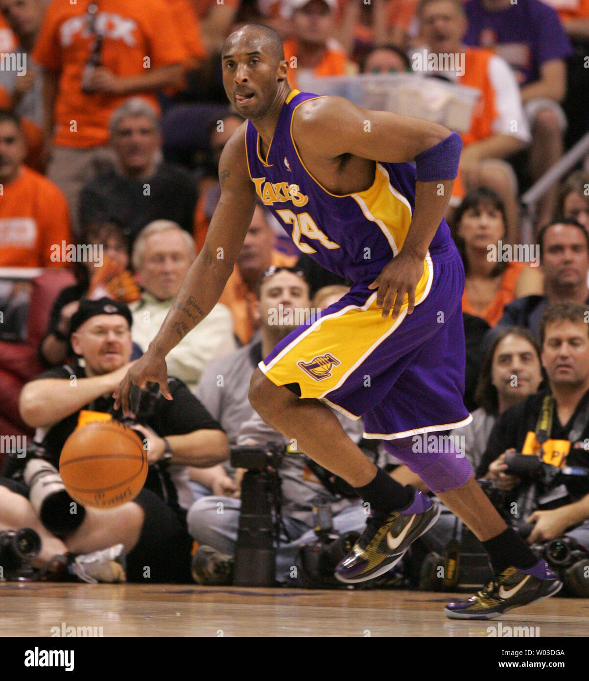 Los Angeles Lakers Kobe Bryant Haeds Up Court Against The Phoenix Suns In The Third Quarter Of Game 3 Of The Nba Western Conference Finals At The Us Airways Center In Phoenix