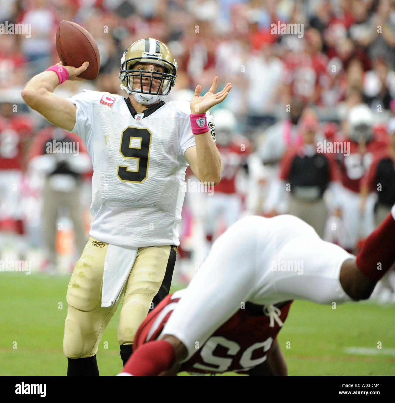New Orleans Saints quarterback Drew Brees (9) sets to throw a touchdown ...