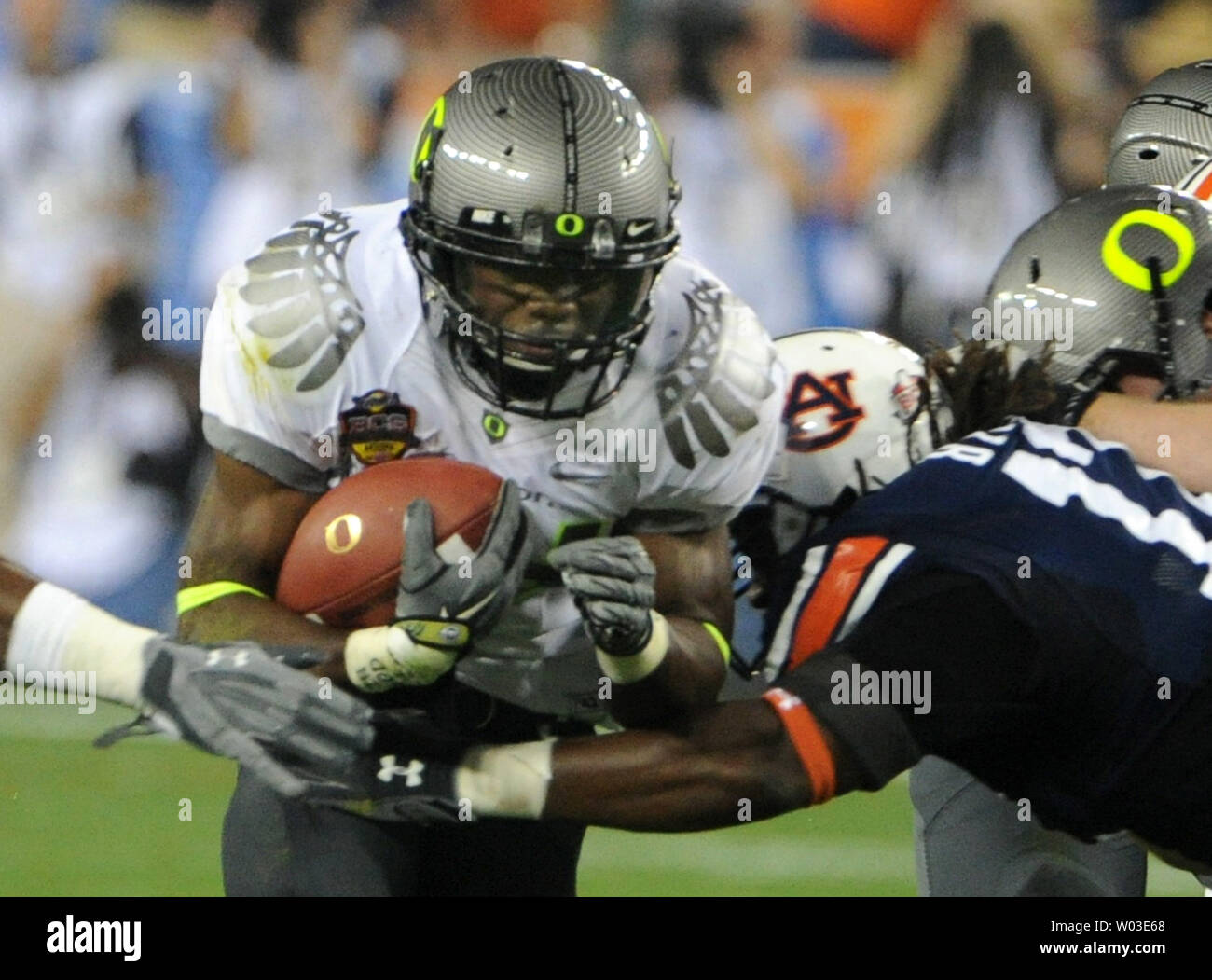 Jan. 10, 2011 - Glendale, Arizona, U.S - Oregon Ducks running back  LaMichael James (21) goes in for the score during game action of the BCS  National Championship game, between the #2