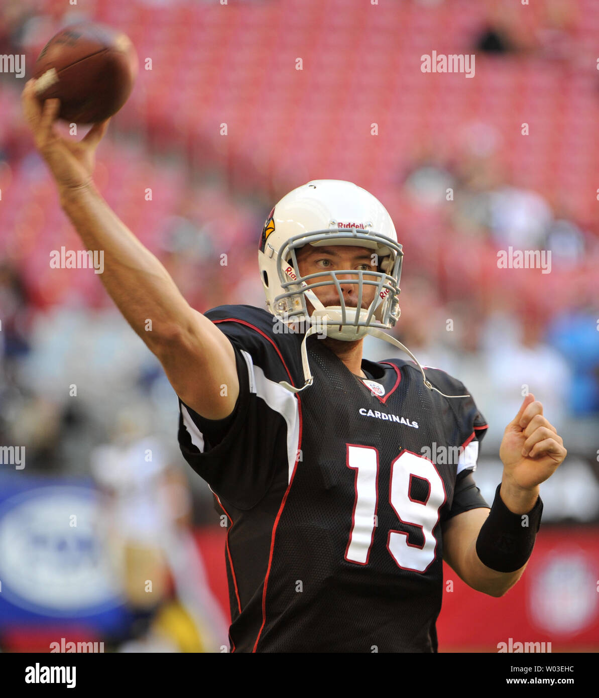 Arizona Cardinals quarterback John Skelton warms up before the ...