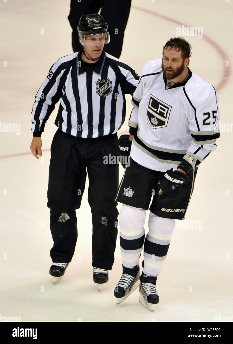 Evgeni Malkin And Brenden Dillon Keep Fighting As Referee Tries To