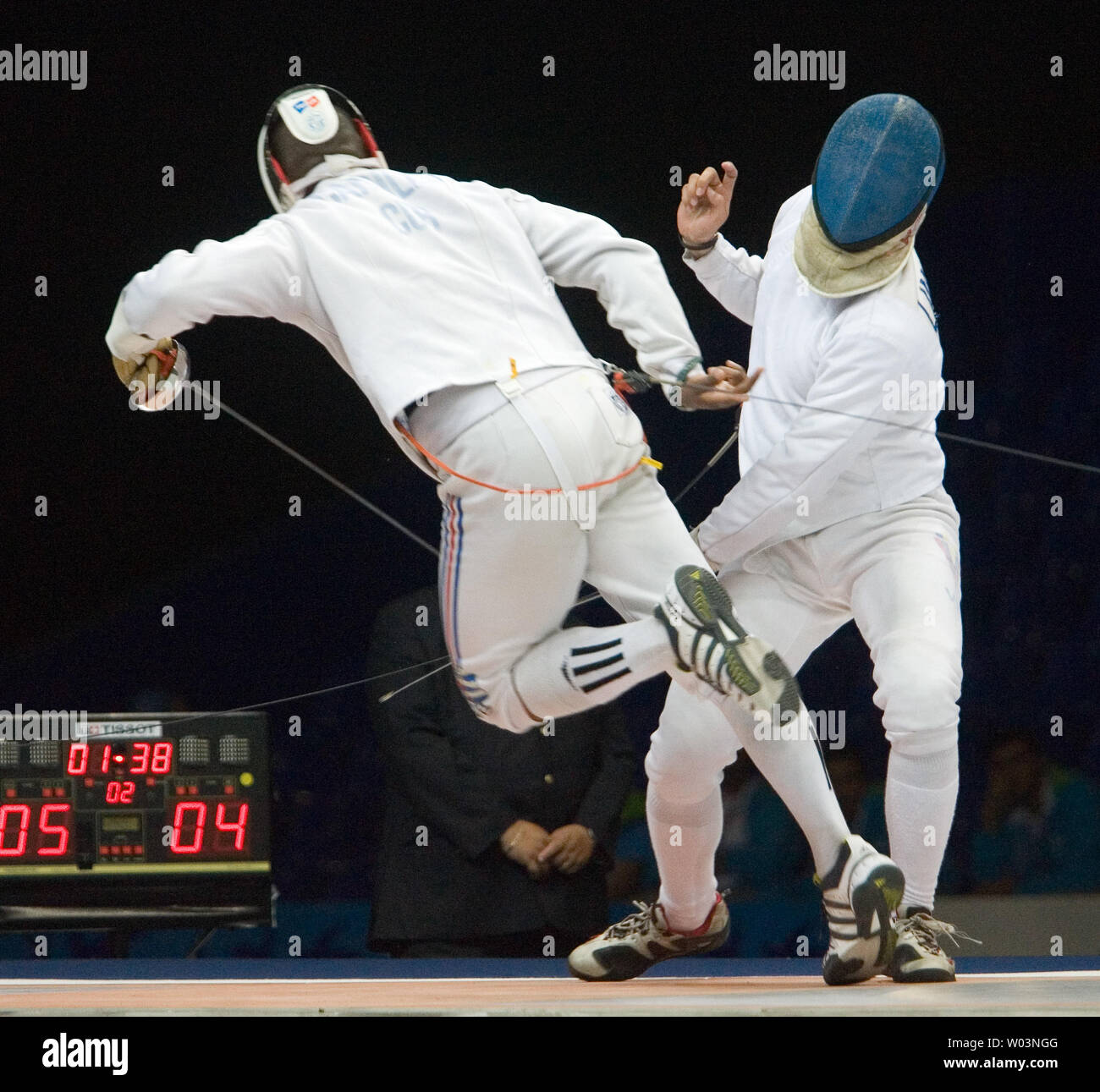 Cuba's Adres Carrillo lunges away from the blade of Venezuela's Reuben Limardo (R) in the gold medal match of men's individual epee at Riocentro during the 2007 Pan Am Games in Rio de Janeiro, Brazil on July 16, 2007. Limardo went on to win gold, beating Carrillo 11-10 in overtime.  (UPI Photo/Heinz Ruckemann) Stock Photo