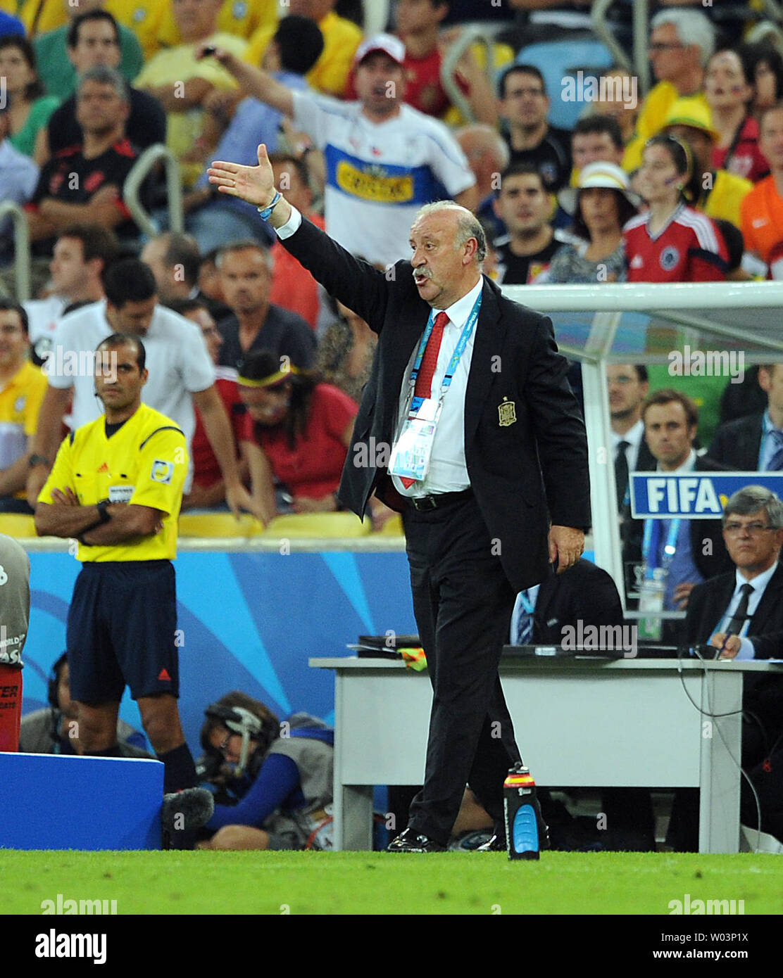 Spain manager Vicente Del Bosque gestures from the touchline during the 2014 FIFA World Cup Group B match at the Estadio do Maracana in Rio de Janeiro, Brazil on June 18, 2014. UPI/Chris Brunskill Stock Photo