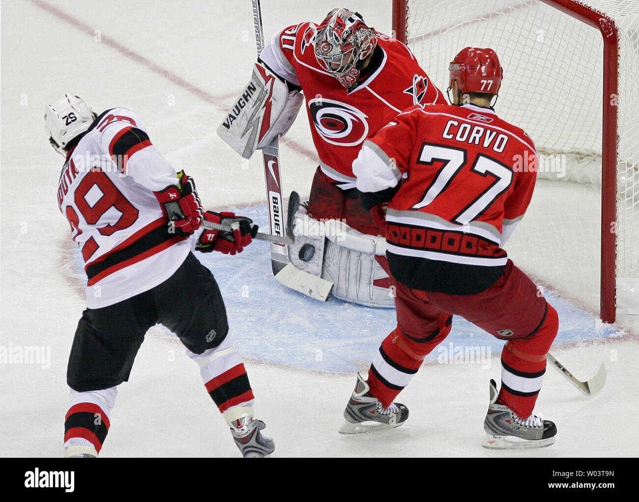 New Jersey Devils goalie Martin Brodeur (30) during the NHL game between  the New Jersey Devils and the Carolina Hurricanes Stock Photo - Alamy