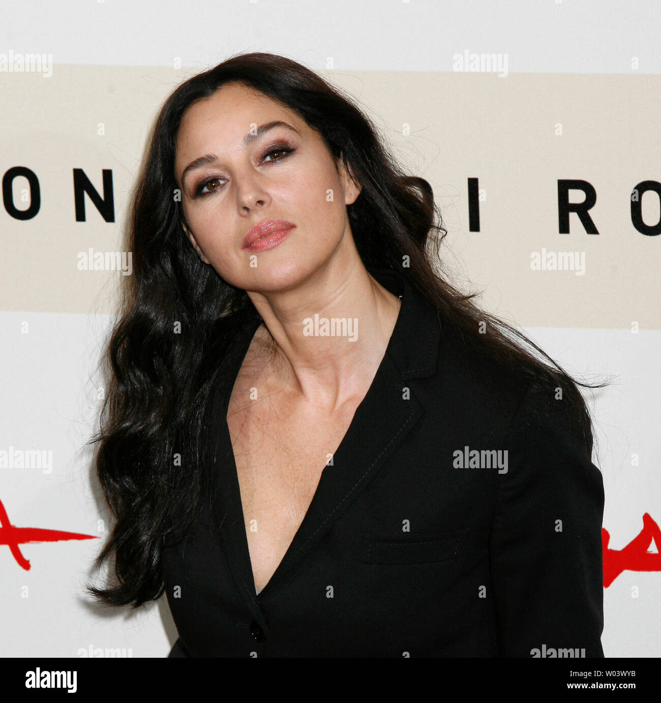 Actress Monica Bellucci arrives at the Rome Film Festival in Rome on October 18, 2007.  Bellucci is in Rome with her film 'Le Deuxieme Souffle' ('The Second Wind').   (UPI Photo/David Silpa) Stock Photo