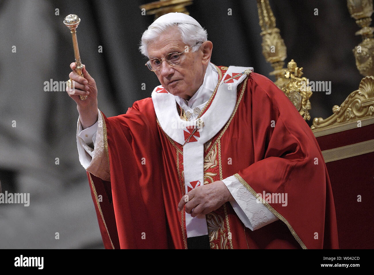 Pope Benedict XVI leads the holy mass of Pentecost Sunday in Saint ...
