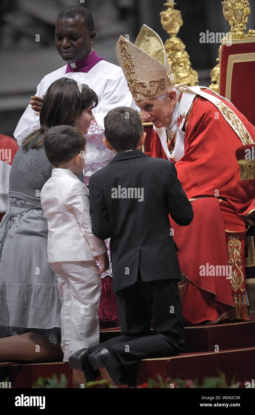 Pope Benedict XVI leads the holy mass of Pentecost Sunday in Saint ...