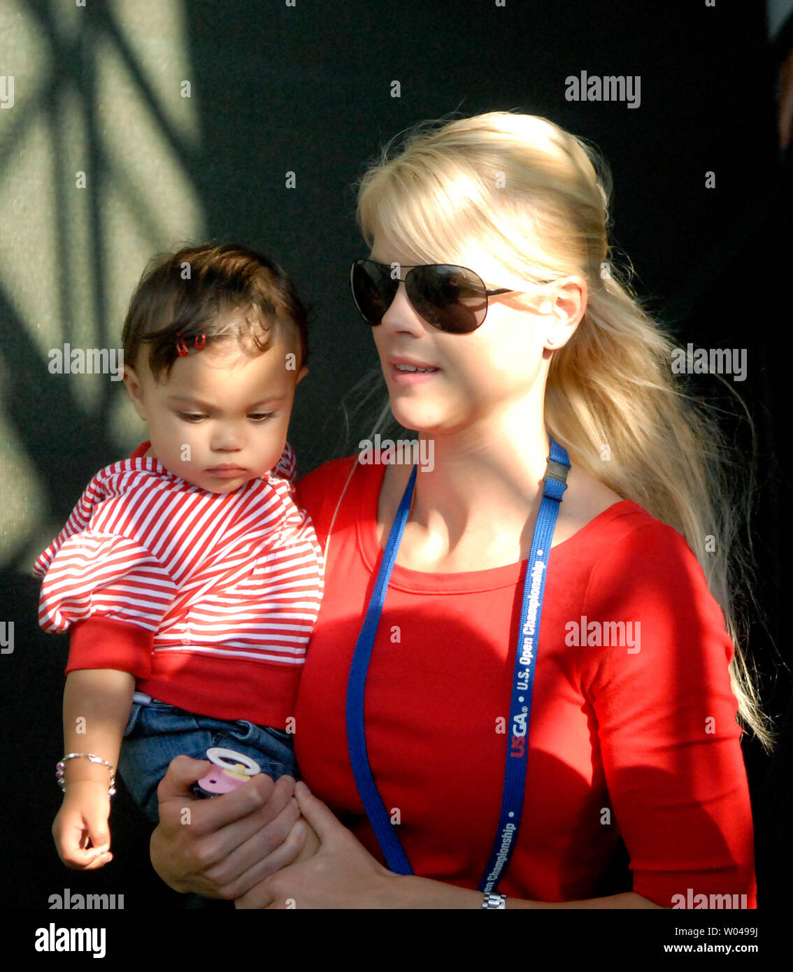 Tiger Woods's wife Elin Nordegren carries their baby girl Sam as they watch Woods putt on the 18th green during the final round of the US Open at Torrey Pines Golf Course in San Diego on June 15, 2008. Woods finished his round tied for first with Rocco Mediate. A playoff round between Woods and Mediate will be held tomorrow. (UPI Photo/Earl Cryer) Stock Photo