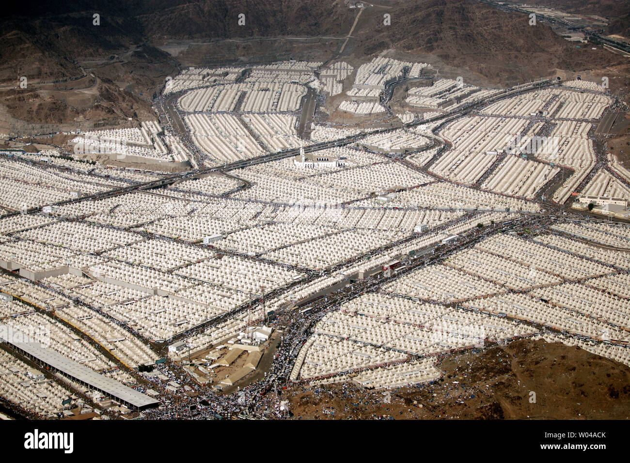 Hajj Mina Tents High Resolution Stock Photography And Images Alamy