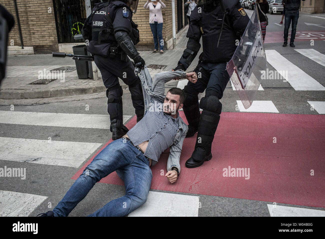 Spanish police pulls a man on entrance of a polling station in Barcelona, on October 1, 2017, on the day of a referendum on independence for Catalonia banned by Madrid. More than 5.3 million Catalans are called today to vote in a referendum on independence. photo by Angel Garcia/ UPI Stock Photo