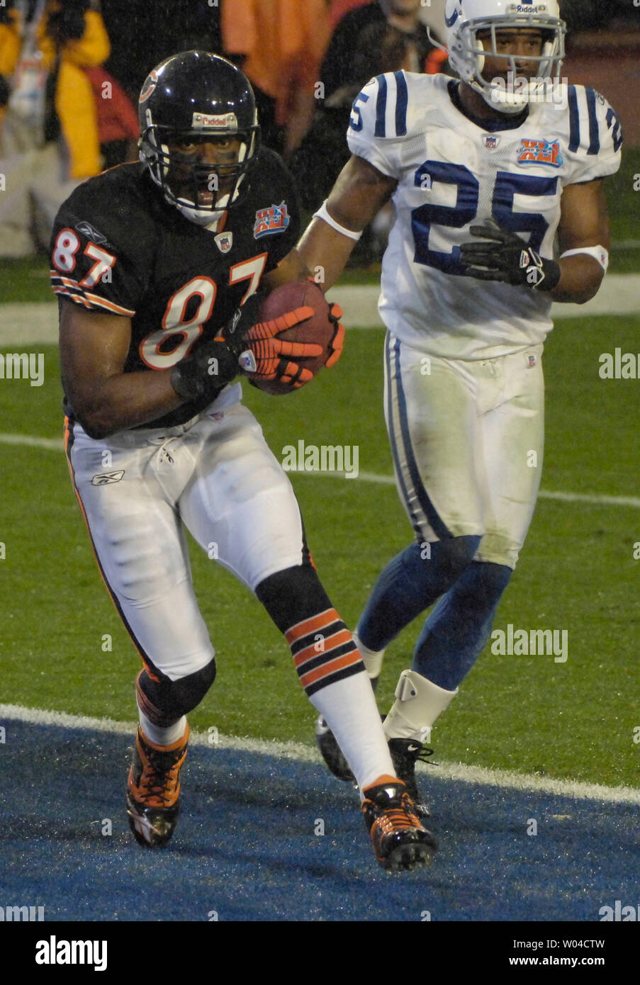 Chicago Bears Muhsin Muhammad (87) runs into the end zone for a touchdown  against the Indianapolis Colts at a rain soaked Super Bowl XLI at Dolphin  Stadium in Miami on February 4