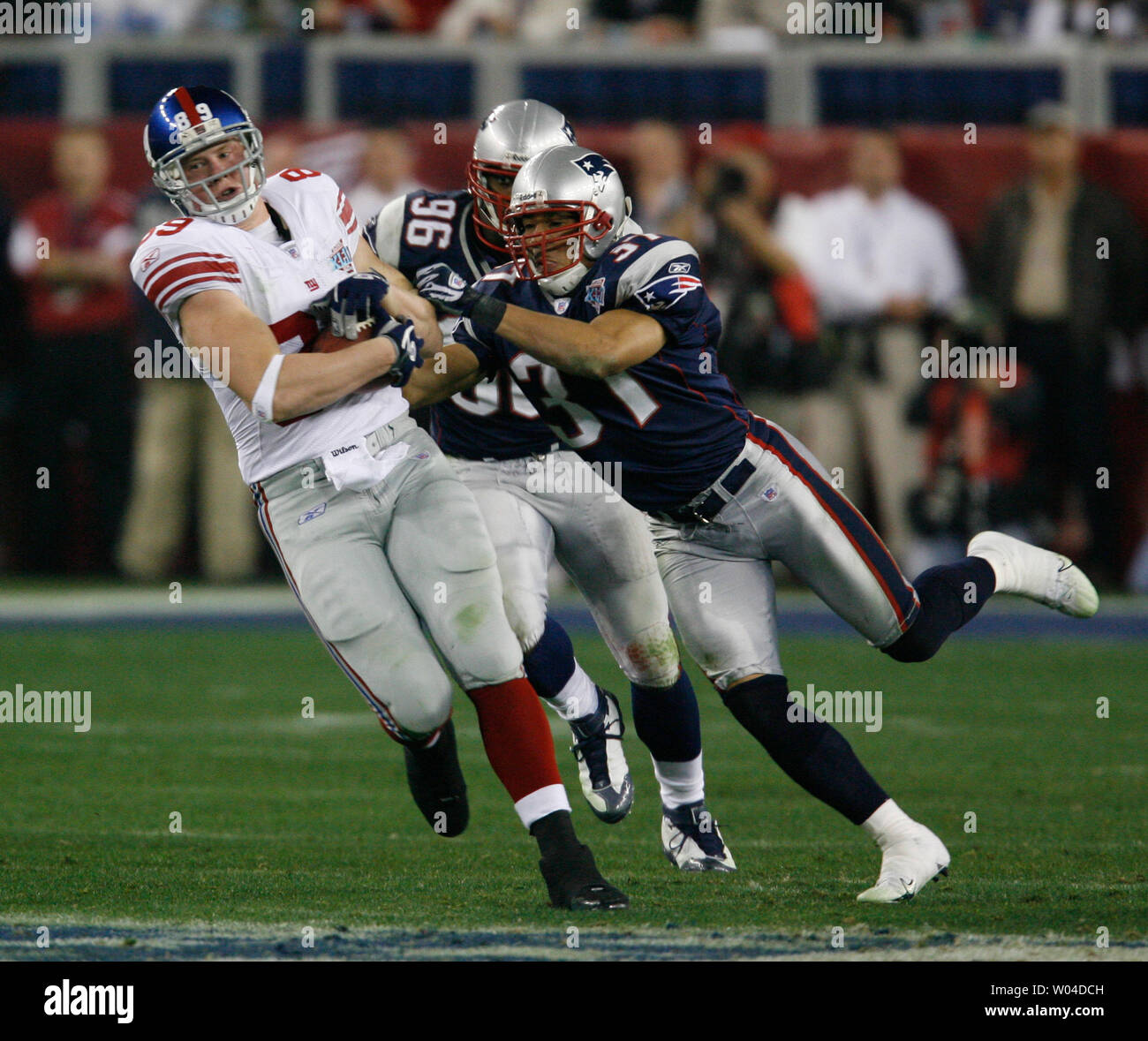 New York Giants tight end Kevin Boss (L) breaks away from New England  Patriots defenders Brandon Meriweather (31) and Adalius Thomas (96) for a  45 yard 4th quarter gain in Super Bowl